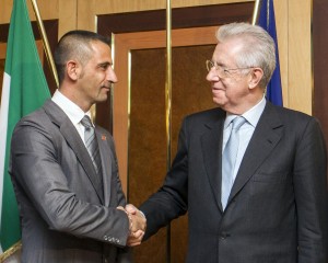 Mario Monti con Massimiliano Latorre AP/Carconi