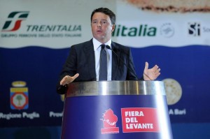 Matteo Renzi alla Fiera-del Levante a Bari (foto Ansa/Turi)