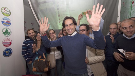 Il neo sindaco di Reggio Calabria Giuseppe Falcomatà festeggia la vittoria (photo Ansa/Cufari)