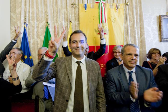 Luigi De Magistris torna sindaco di Napoli
