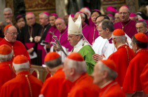 Papa Francesco celebra la messa nella Basilica di San Pietro