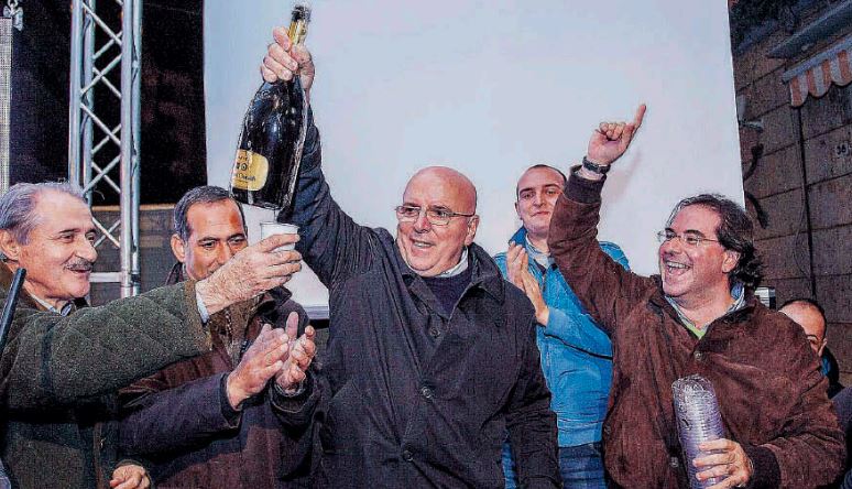Oliverio festeggia Commistioni in Calabria