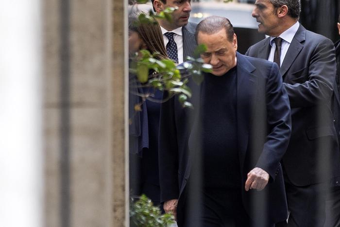 Silvio Berlusconi esce dal comitato di presidenza di FI il 4 febbraio 2015