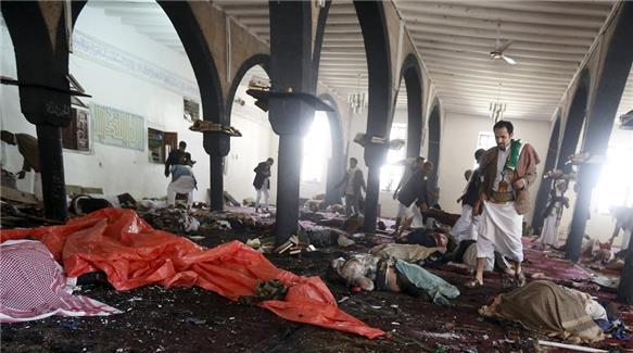 L'interno della Moschea distrutto dall'attacco kamikaze
