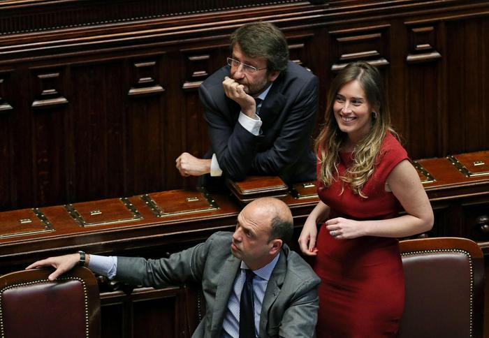 I ministri Alfano, Franceschini e Boschi in alla Camera durante le dichiarazioni di voto sulla legge elettorale Italicum, Roma, 4 maggio 2015.