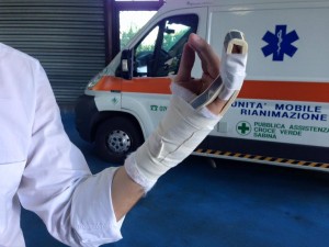 Onorato al'uscita del pronto soccorso