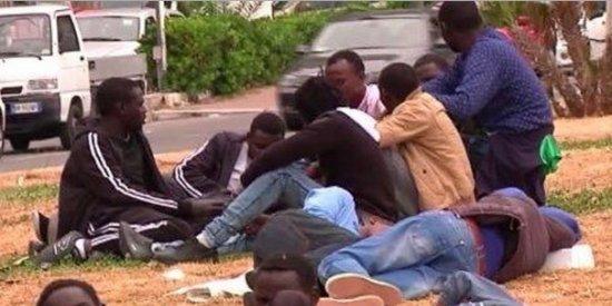 Profughi a Ventimiglia al confine Francia Italia