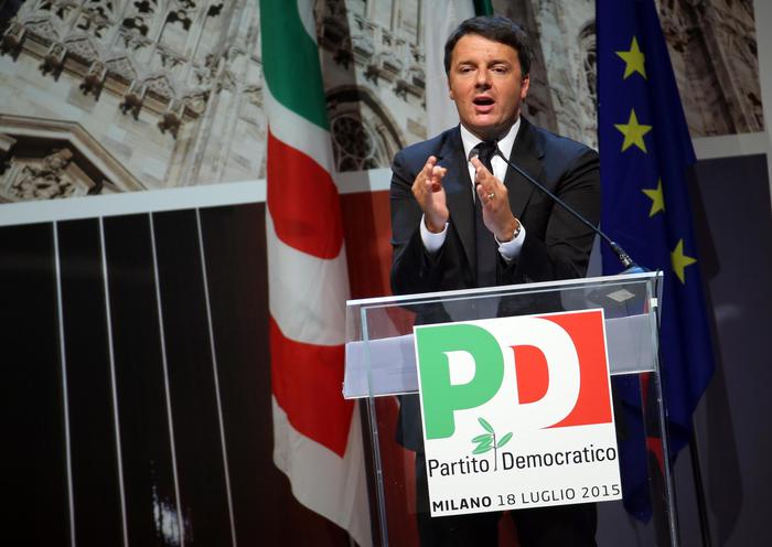 Matteo Renzi durante il suo intervento all'assemblea nazionale del Pd all'Expo di Milano  - Nel 2016 "aboliremo la tassa sulla prima casa"