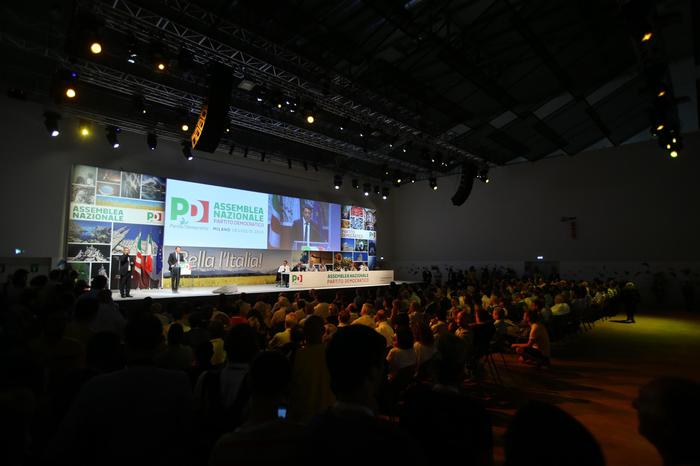 L'assemblea nazionale del Pd all'Expo di Milano ascolta l'intervento di Matteo Renzi- Faremo rivoluzione copernicana