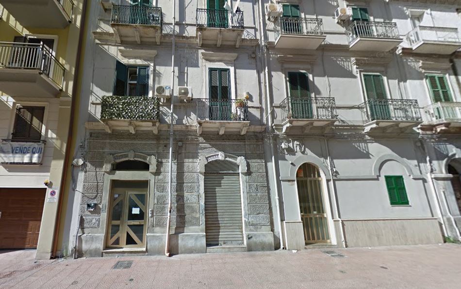 Come era lo stabile prima del crollo interno a Taranto (Street View)