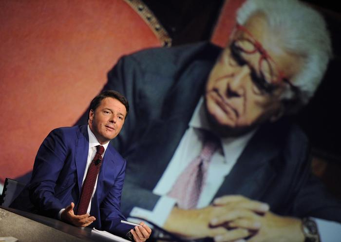 Matteo Renzi a In Mezz'ora torna incubo del canone in bolletta
