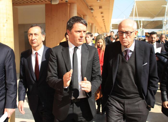 Il premier Matteo Renzi con il prefetto Francesco Paolo. Tronca a Milano Tronca sarà il commissario di Roma dopo la decadenza di Marino