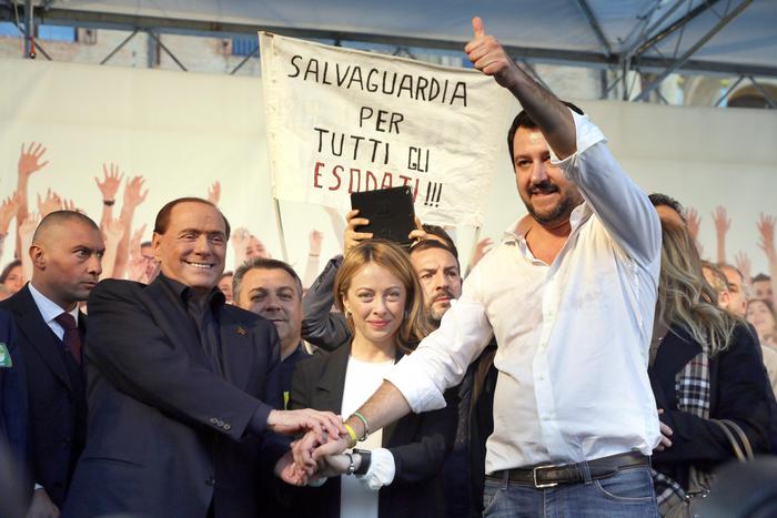 Berlusconi Meloni e Salvini a Bologna