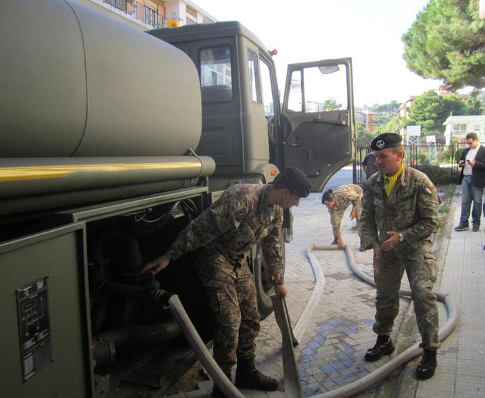 Militari dell'Esercito già al lavoro a Messina