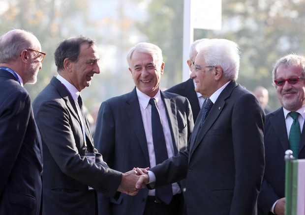 Il commissario Sala, Il sindaco Pisapia, il capo dello Stato Mattarella e Roberto Maroni alla cerimonia di chiusura di Expo