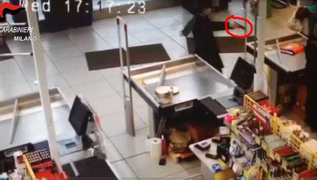 Rozzano (Milano), rapinano due discount in 7 minuti. In cella