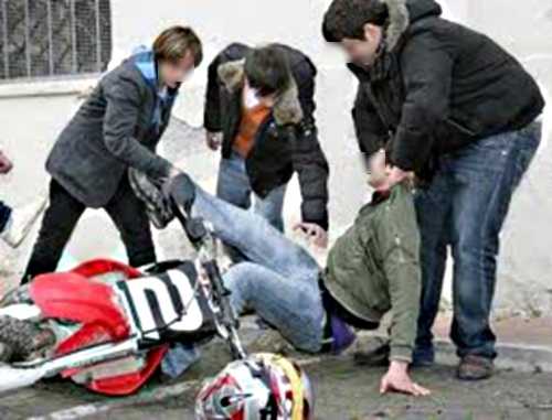 Un branco di 15 persone a Cosenza manda in ospedale coetaneo