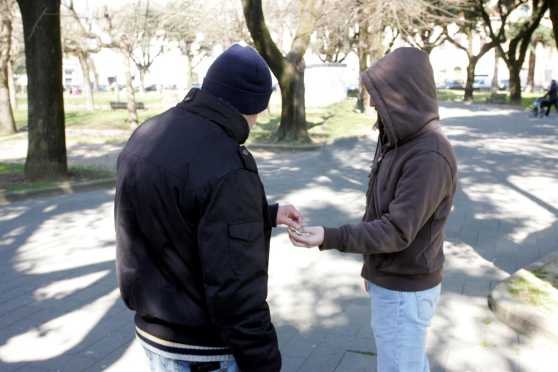 Ancona, spaccio di droga in bocca. Arrestati 9 "sputapalline"