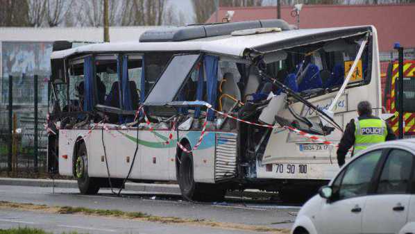 Scontro autobus Tir in Francia, morti studenti