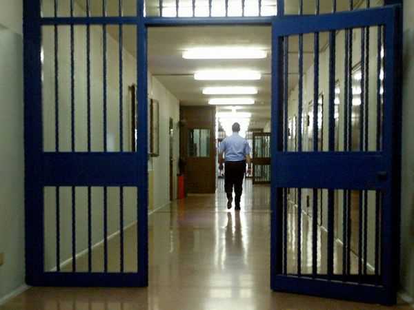 La polizia penitenziaria di Crotone protesta per l'organico