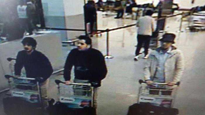 Attentati Bruxelles, procuratore: "Sono 4 i terroristi. Uno in fuga" Ibrahim Bakraoui e Khalid Bakraoui