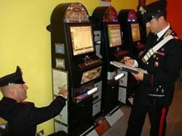 carabinieri di Cosenza sequestrano slot machine