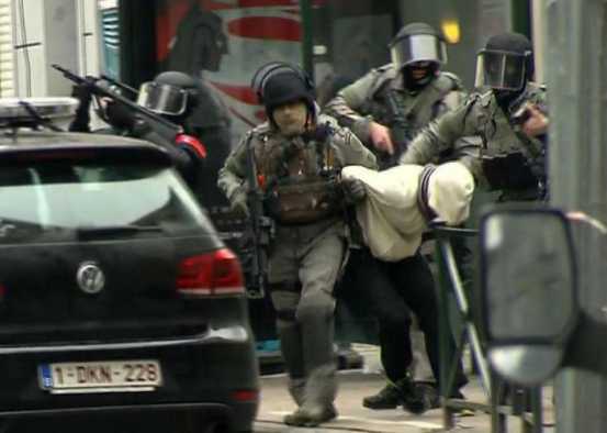 Strage di Parigi. Salah Abdeslam estradato in Francia