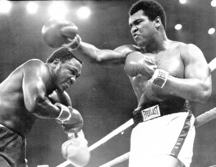 Muhammad Ali  e Joe Frazier sul ring