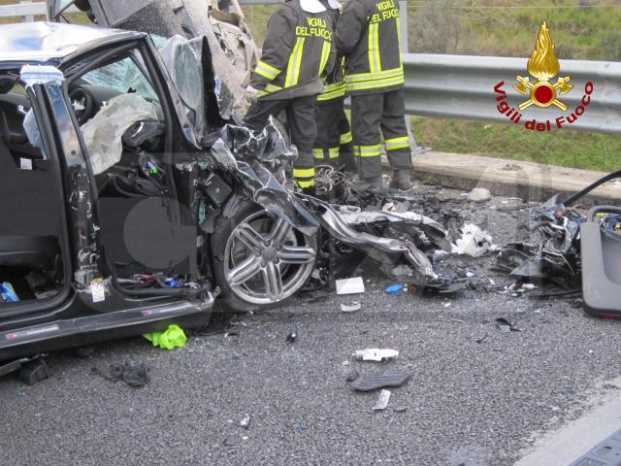 incidente stradale via Appia Laterza Taranto, 6 morti