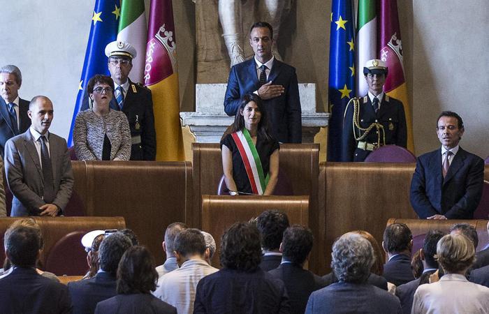 Roma, ecco la giunta di Virginia Raggi. Prima seduta del Consiglio