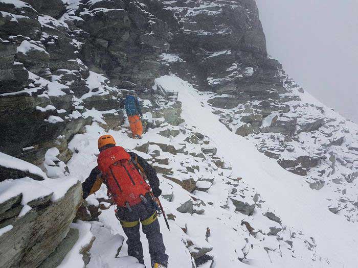 Cervinia, bloccati a 4.000 metri due alpinisti inglesi per il maltempo