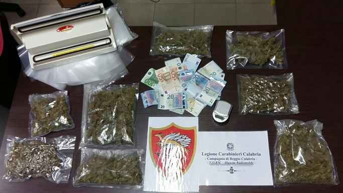 Studente con 700 grammi di marijuana. Arrestato 