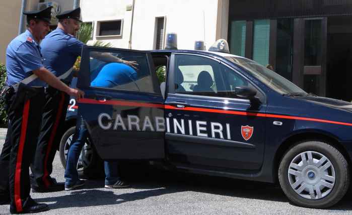 Furti auto, i carabinieri arrestano due persone a Lamezia