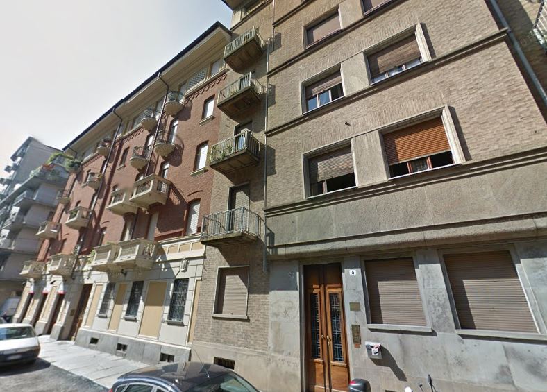 Suicidio a Torino. 18enne si lancia nel vuoto. Stava andando a scuola