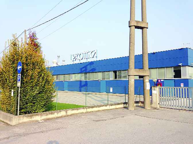 La fabbrica Luxottica di Lariano dove sono avvenuti i furti