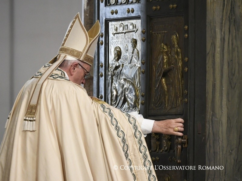 Giubileo della Misericordia, Papa Francesco chiude la Porta Santa 