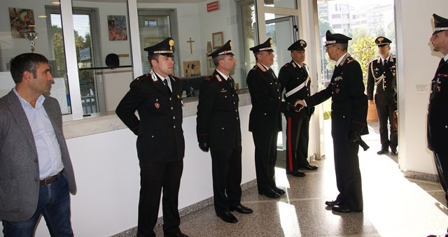 Il Generale dei Carabinieri Silvio Ghiselli saluta i militari della Compagnia di Rende