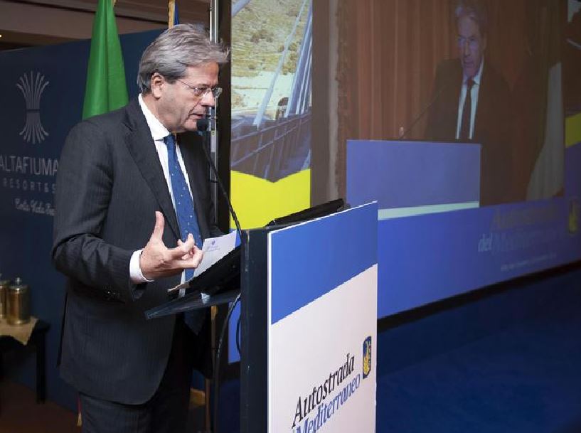 Il presidente del Consiglio Paolo Gentiloni alla cerimonia di consegna dell'Autostrada Salerno Reggio Calabria