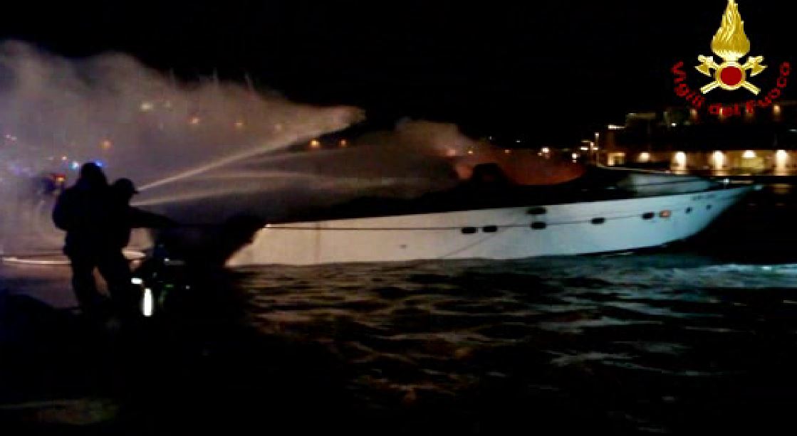 incendio yacht Loano