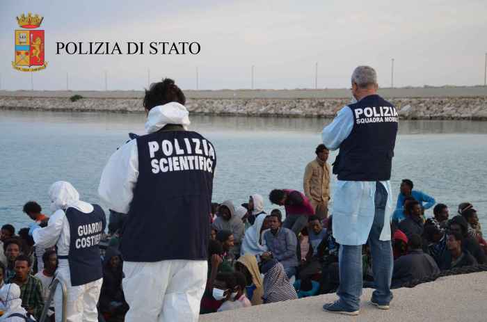 polizia migranti