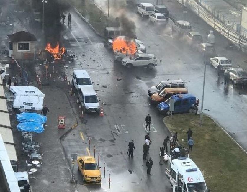 Ancora terrore in Tuchia, autobomba a Smirne: feriti