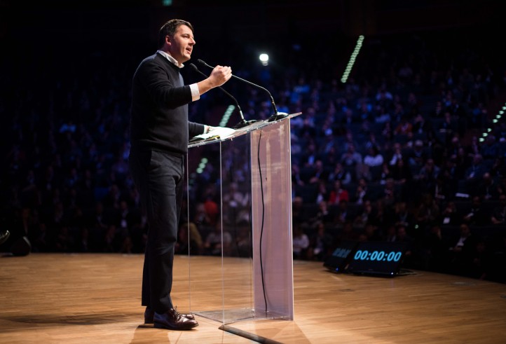 Renzi a Grillo: "Pregiudicato". Per vincere caos "serve il 40%"