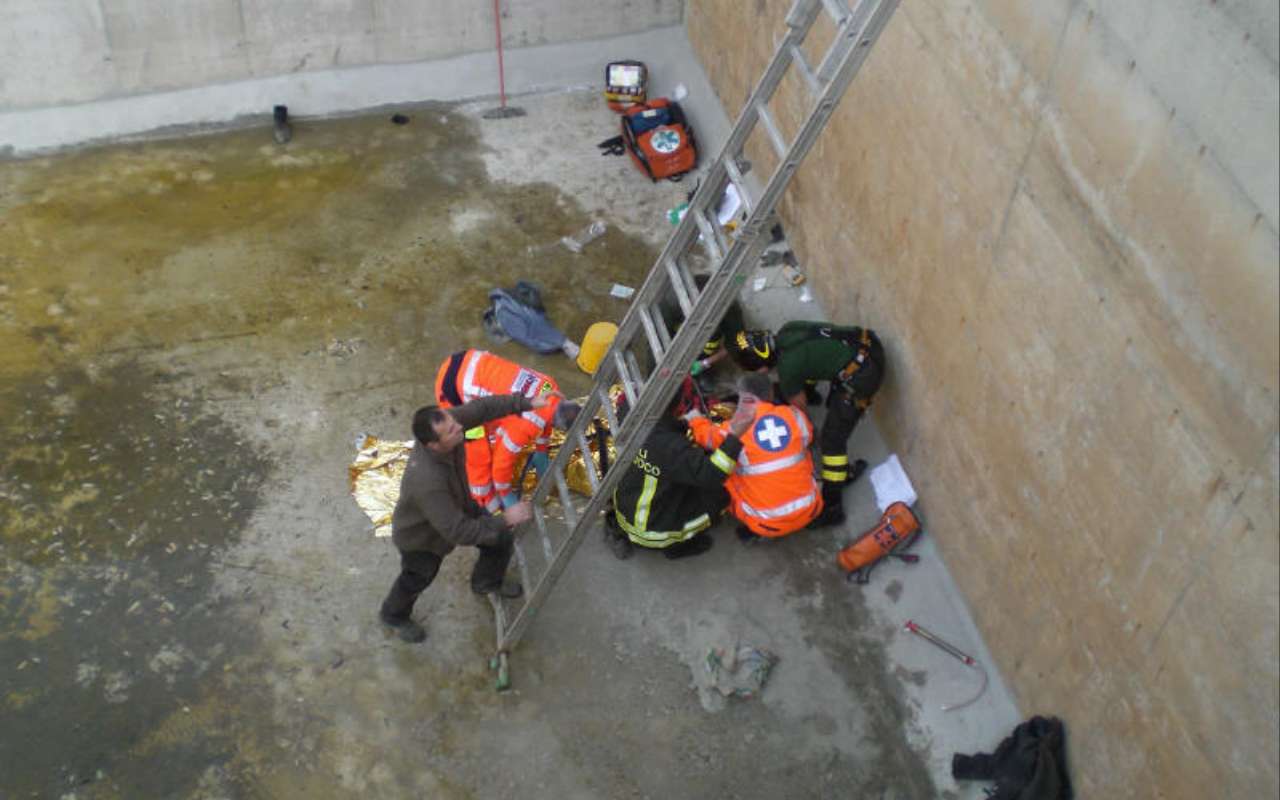 Treviso, cade in una vasca di cemento e muore nella sua azienda