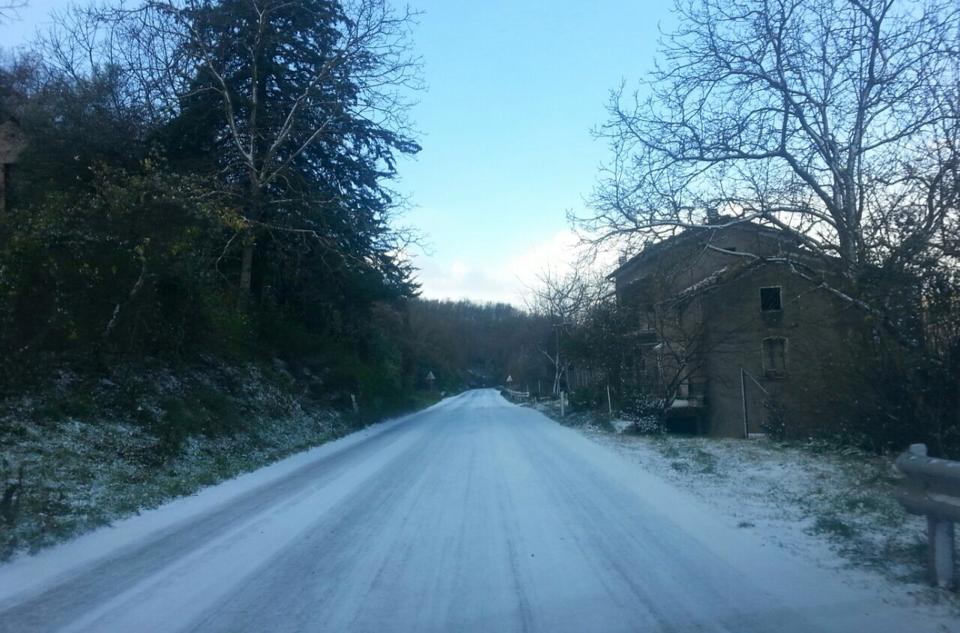 Calabria, gelo e temperature rigide: disagi e molte scuole chiuse 