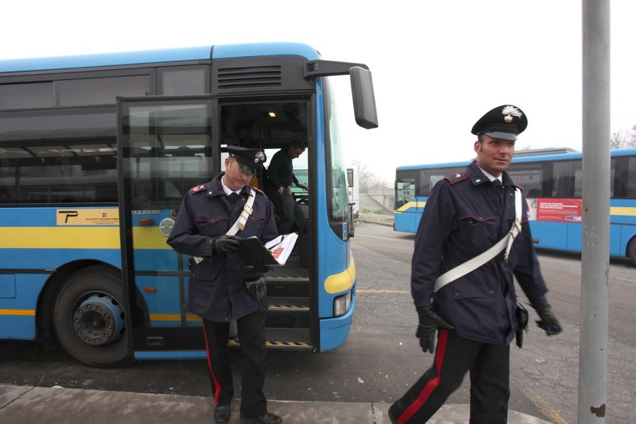 autobus linea carabinieri