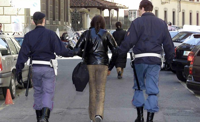 polizia arresto donna Milano Roma