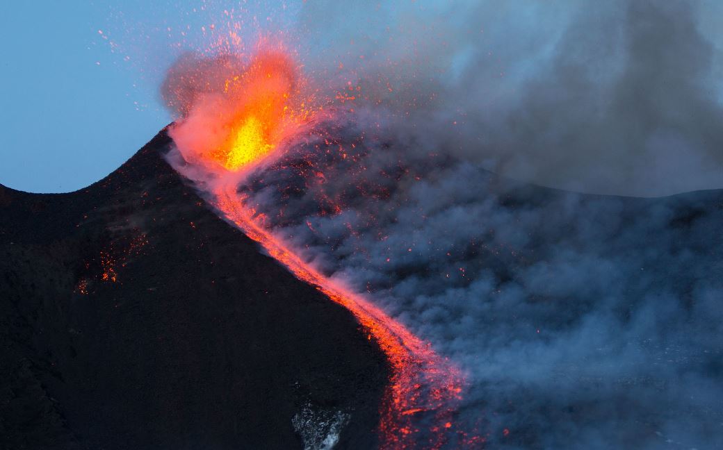 Il cratere Est dell' Etna