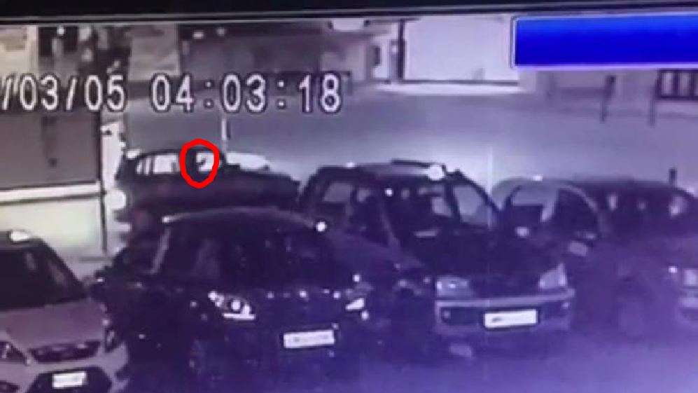 L'auto ripresa dalle videocamere di sorveglianza mentre spara contro i mezzi della Polizia a San Severo