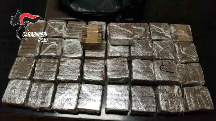 panetti di hashish sequestrati