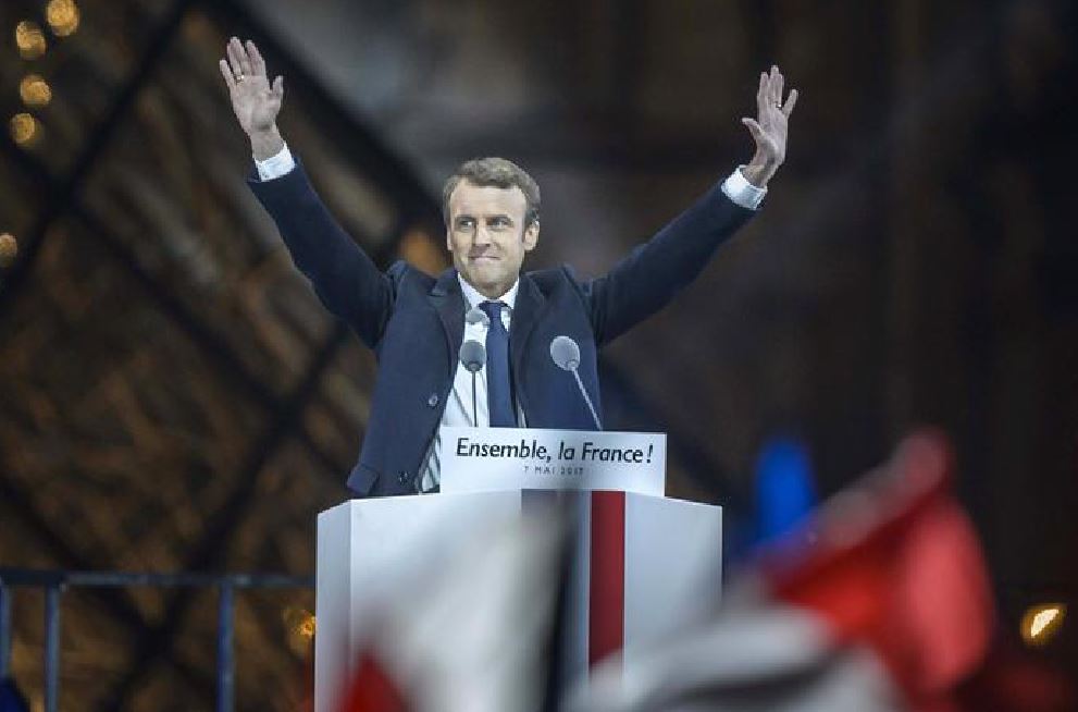 Emmanuel Macron a Louvre durante il discorso dopo la vittoria alle presidenziali  